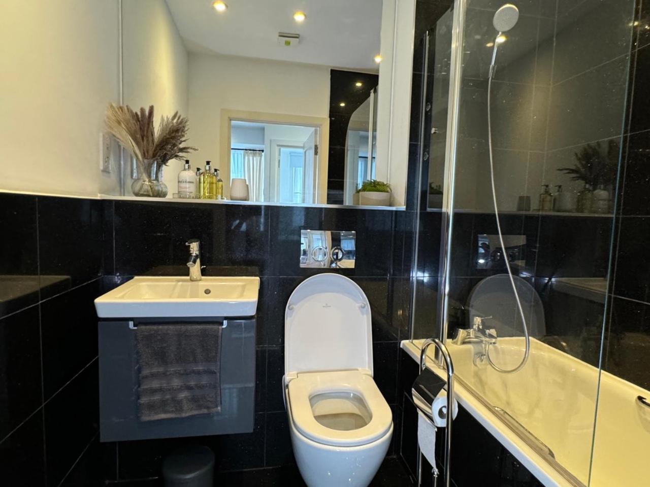 Luxury 2 Bedroom Apartment In Central Croydon With Free Parking Экстерьер фото